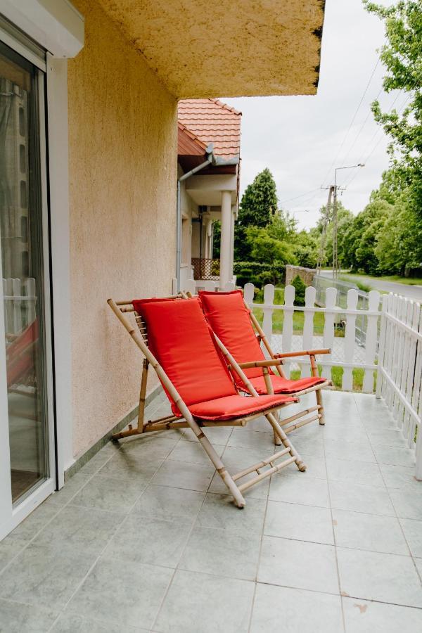 Nyirfa Apartman Vonyarcvashegy Exterior foto